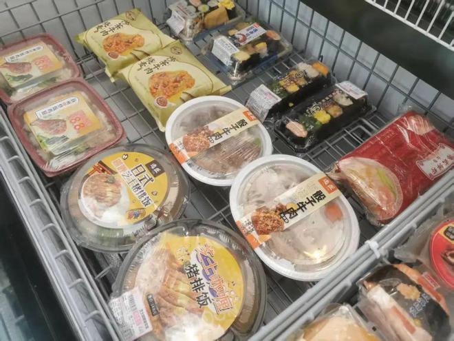 工厂店又上新！火锅食材“一站式”采购地膜揭秘